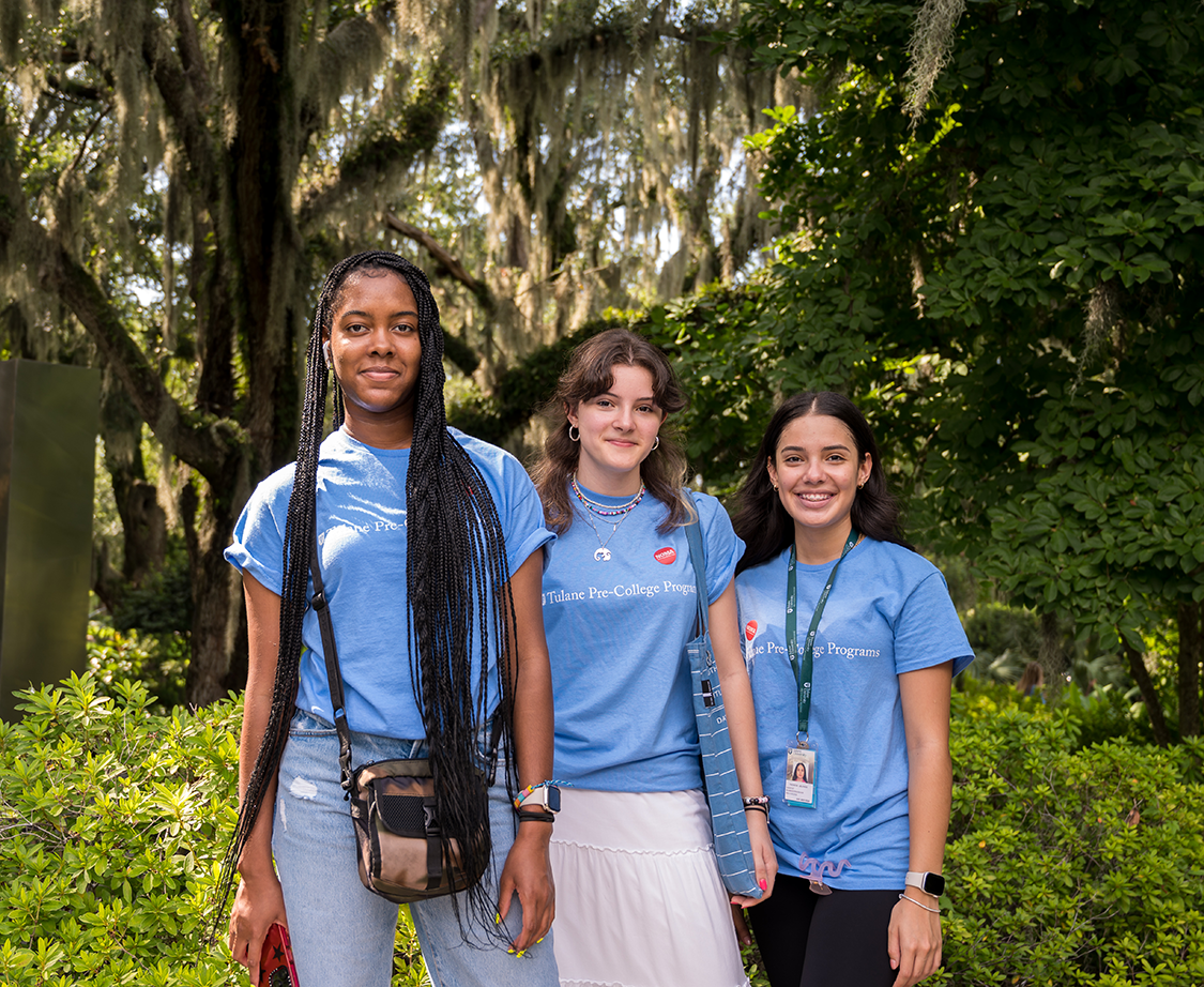 Students in the New Orleans Sculpture Garden